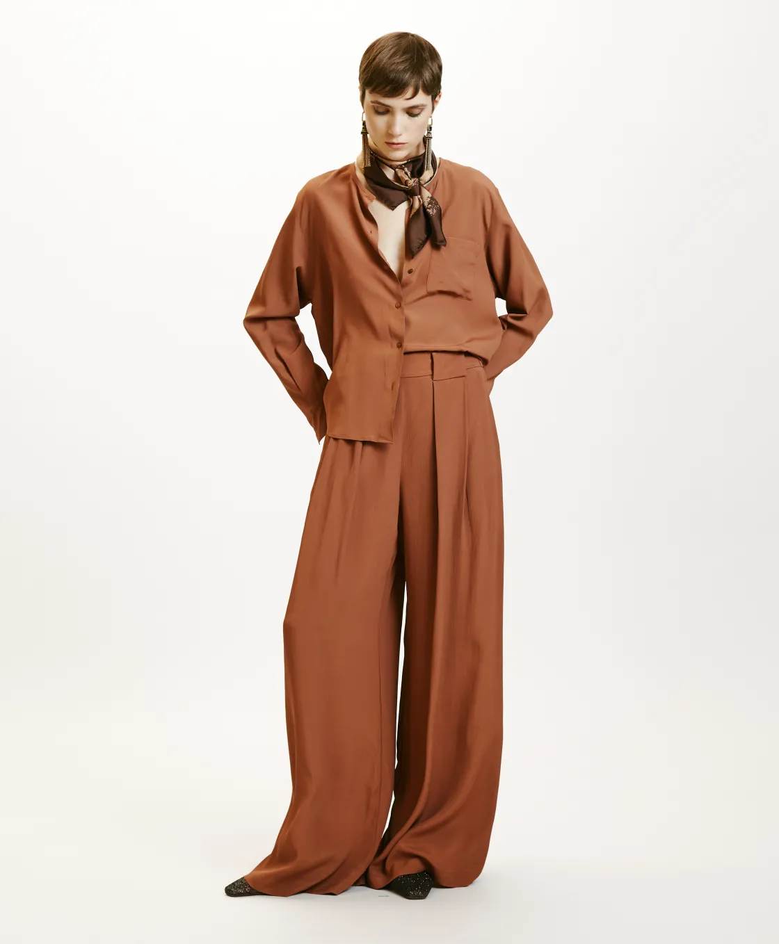 Momoni Costumes*CHEMISIER DARUMA EN ACÉTATE/SOIE UNI - Amande