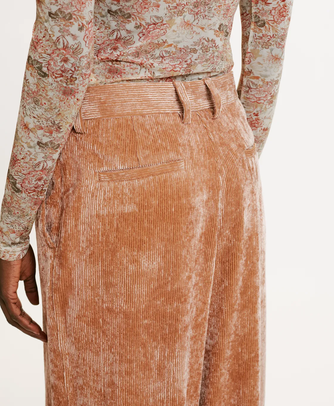 Momoni Pantalons*PANTALON KYOTO EN VELOURS STRETCH BICOLORE - Amande