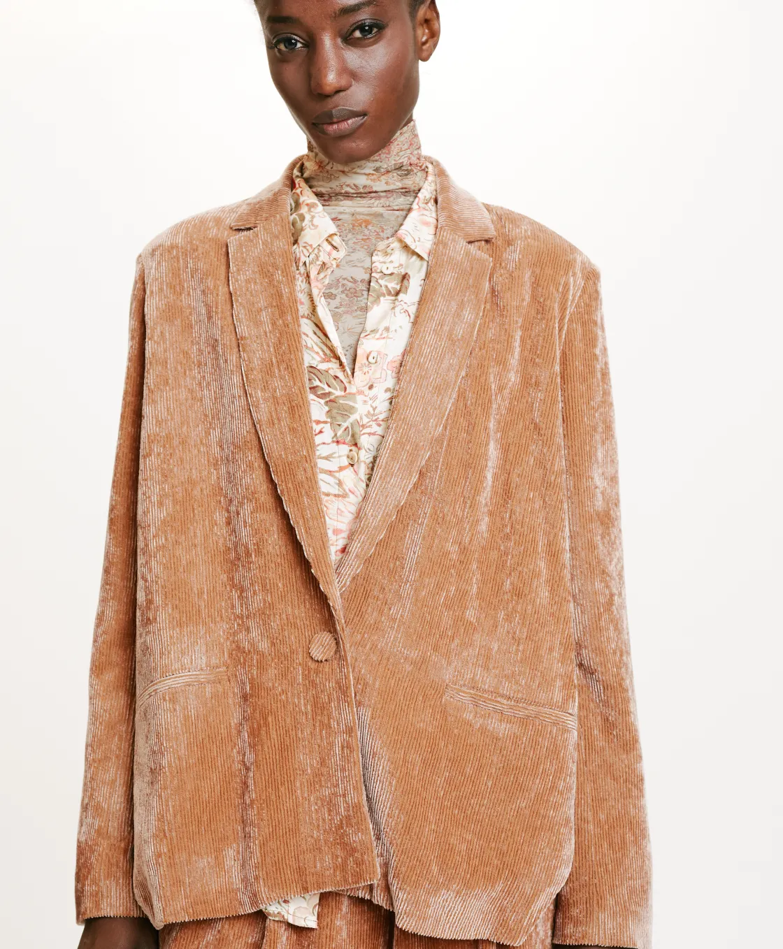 Momoni Costumes*VESTE HINATA EN VELOURS STRETCH BICOLORE - Amande