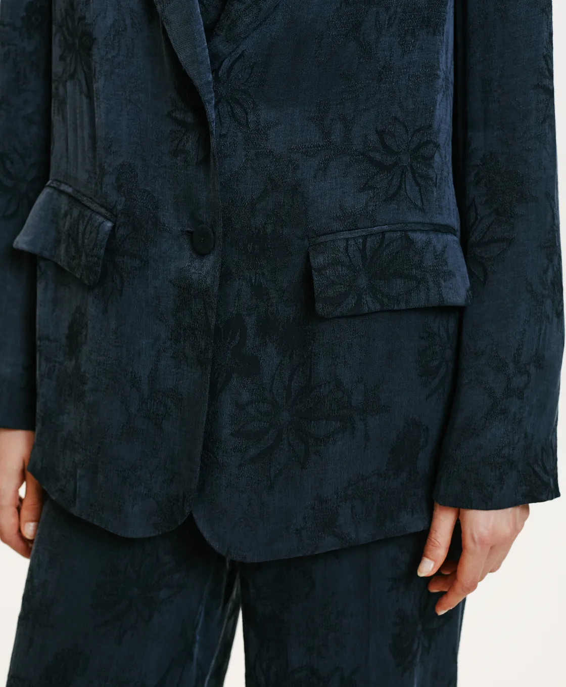 Momoni Vestes*VESTE NAGOYA EN LYONCEL VISCOSE JACQUARD - Indigo